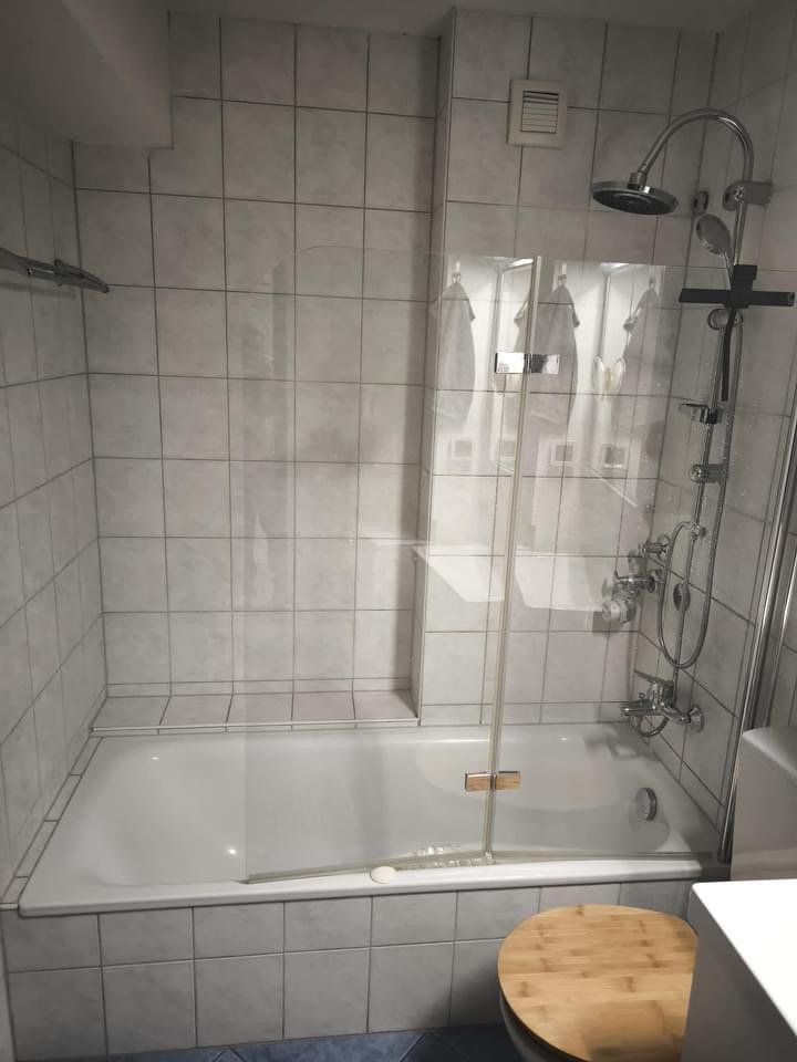 Vorher: Badewanne mit Faltwand